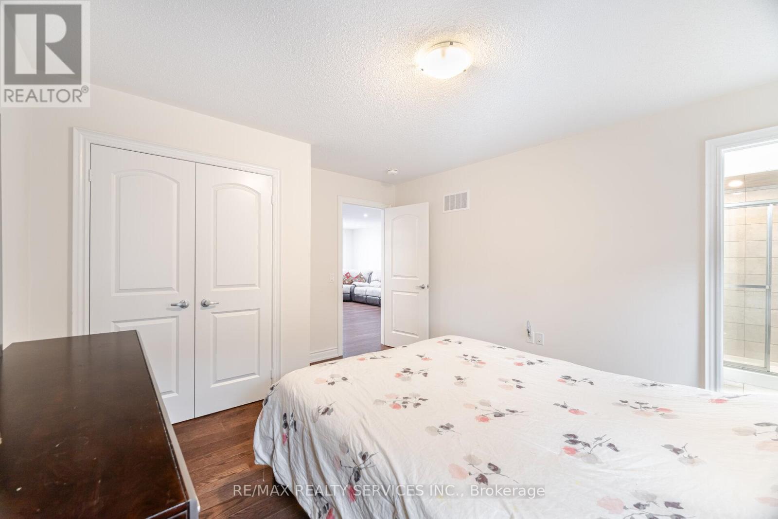 20 ROYAL FERN CRESCENT - 35