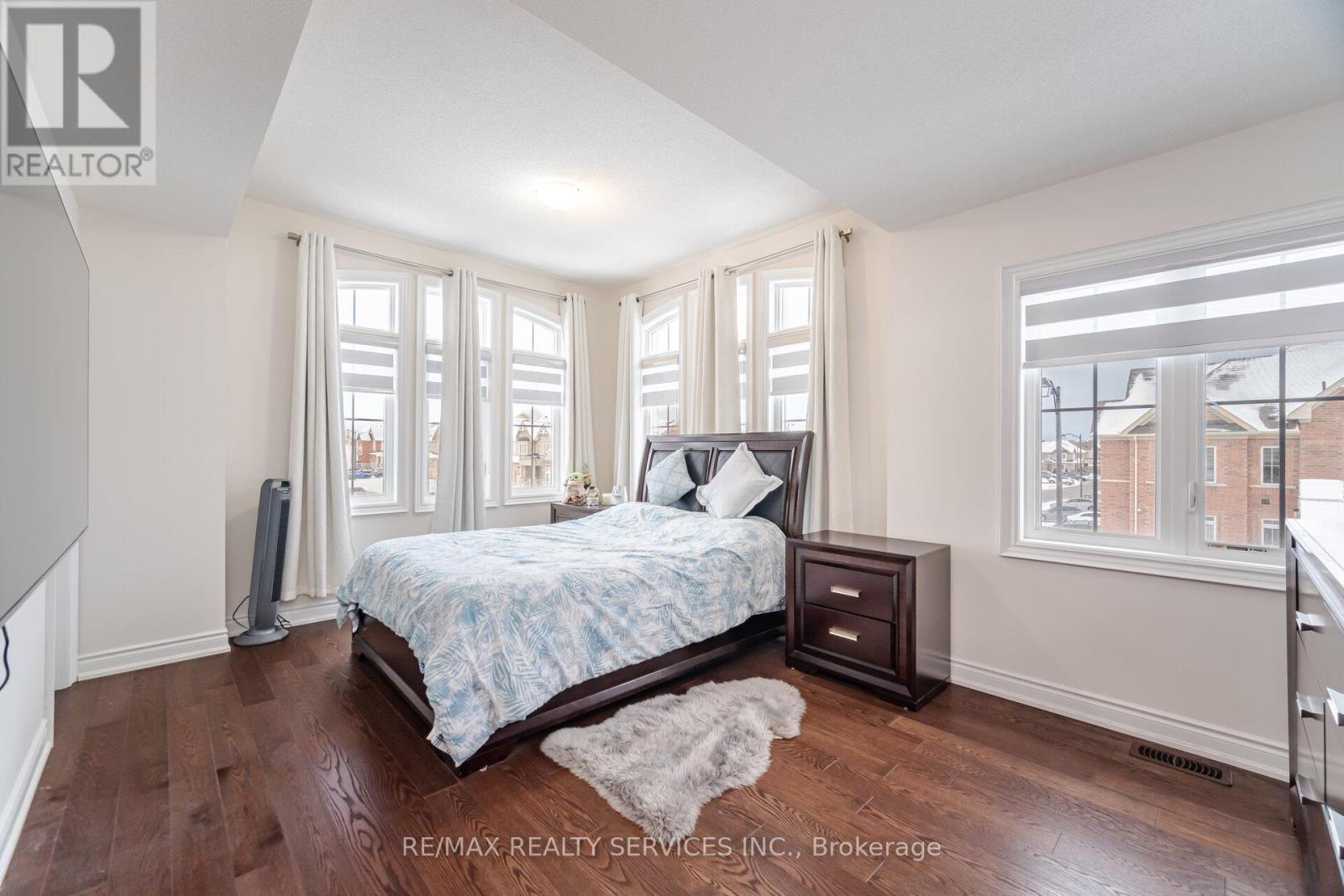 20 ROYAL FERN CRESCENT - 37