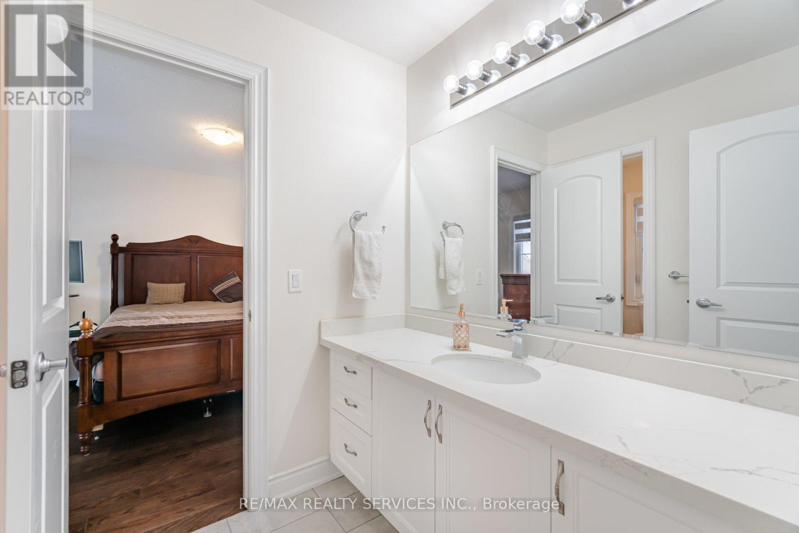 20 ROYAL FERN CRESCENT - 40