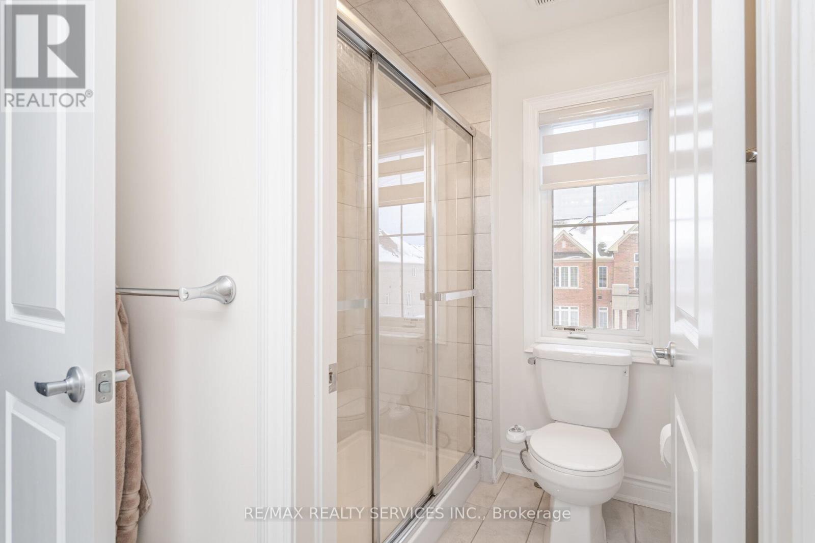20 ROYAL FERN CRESCENT - 41