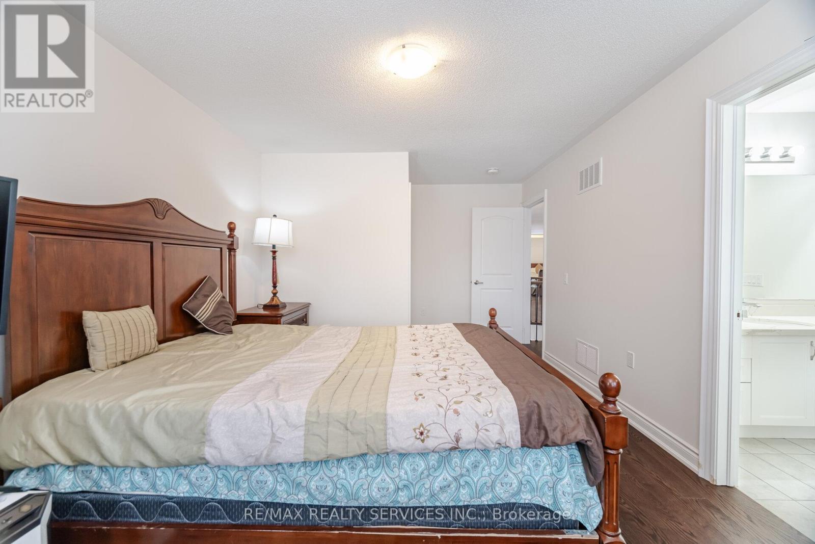 20 ROYAL FERN CRESCENT - 43