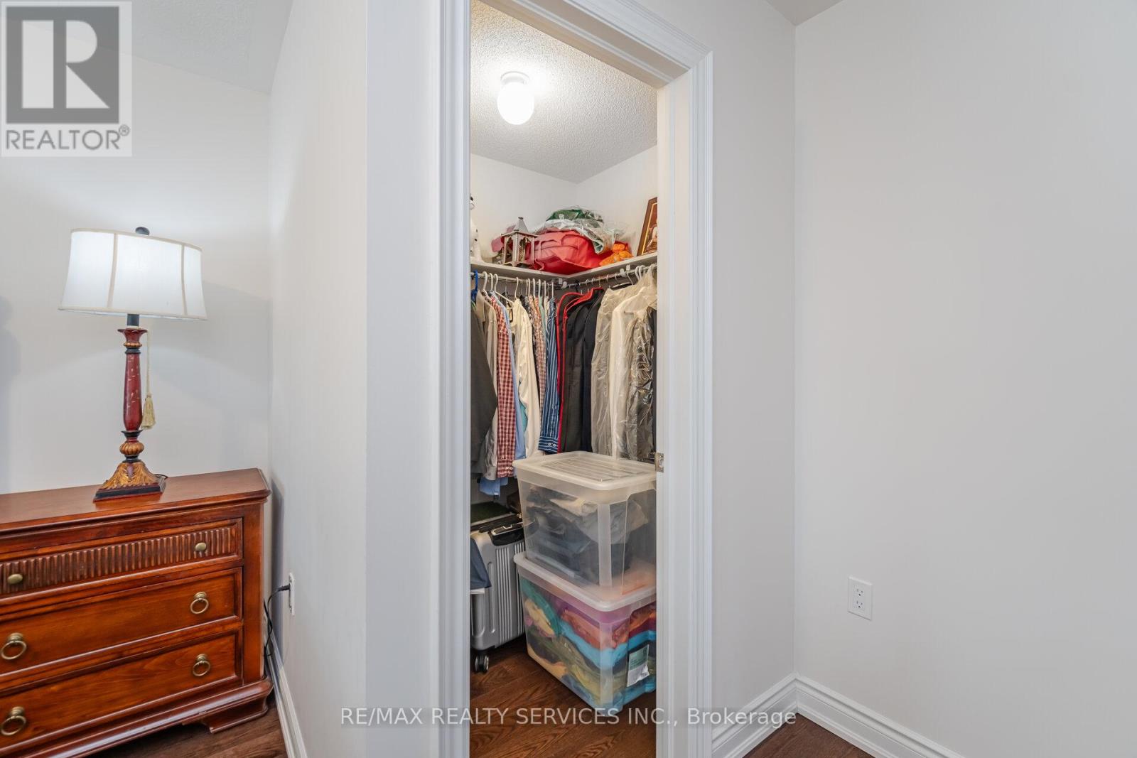 20 ROYAL FERN CRESCENT - 44