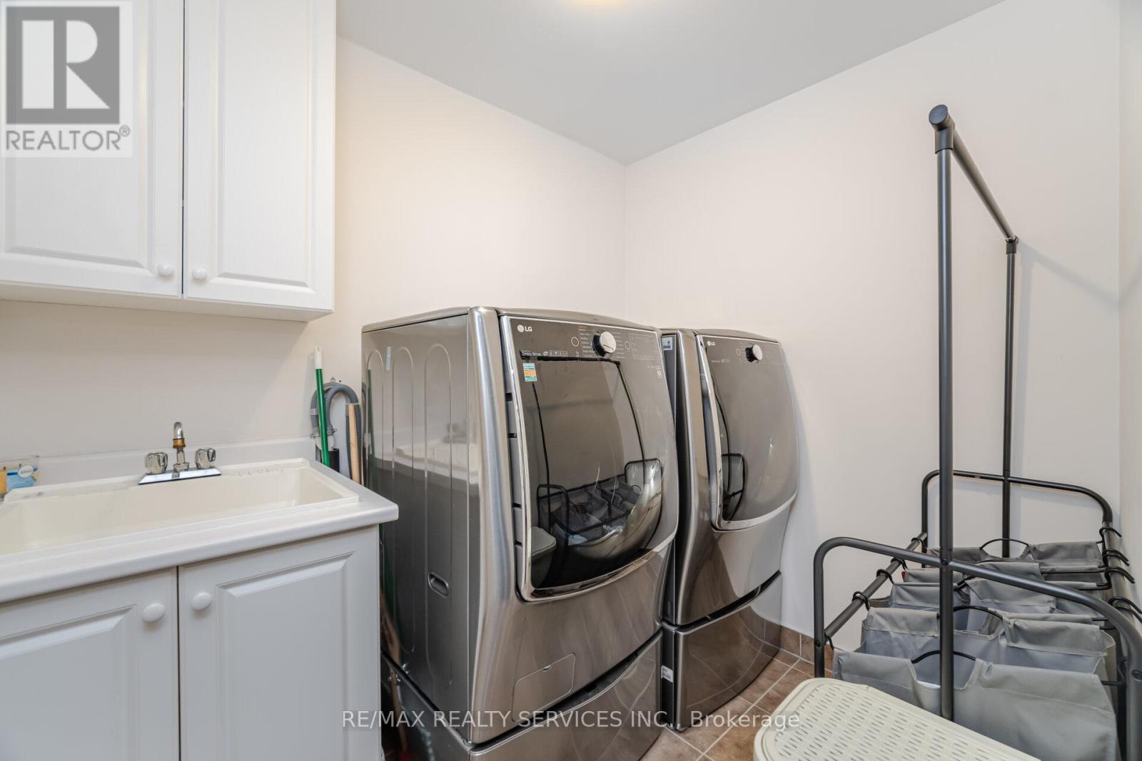 20 ROYAL FERN CRESCENT - 45