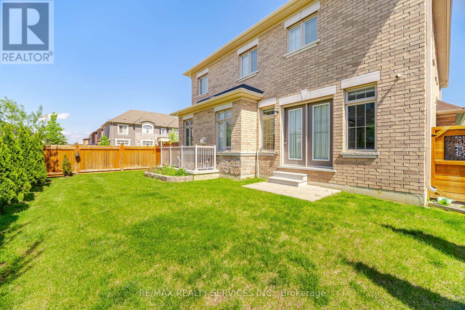 20 ROYAL FERN CRESCENT - 47