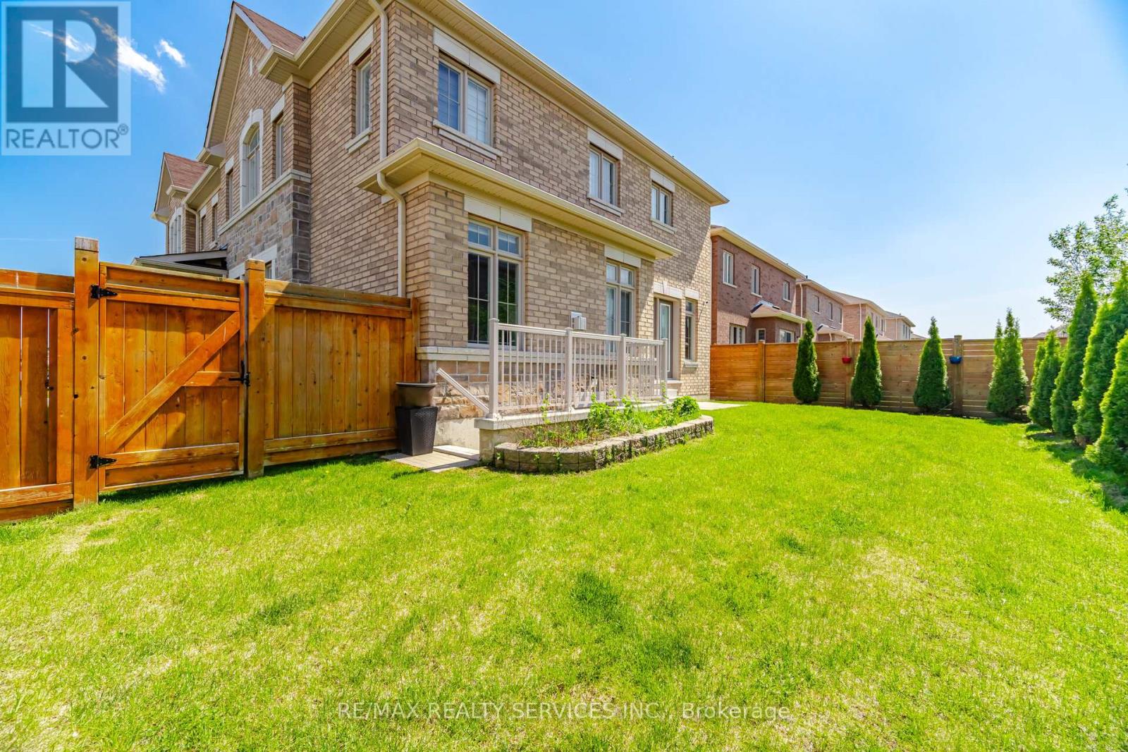 20 ROYAL FERN CRESCENT - 49