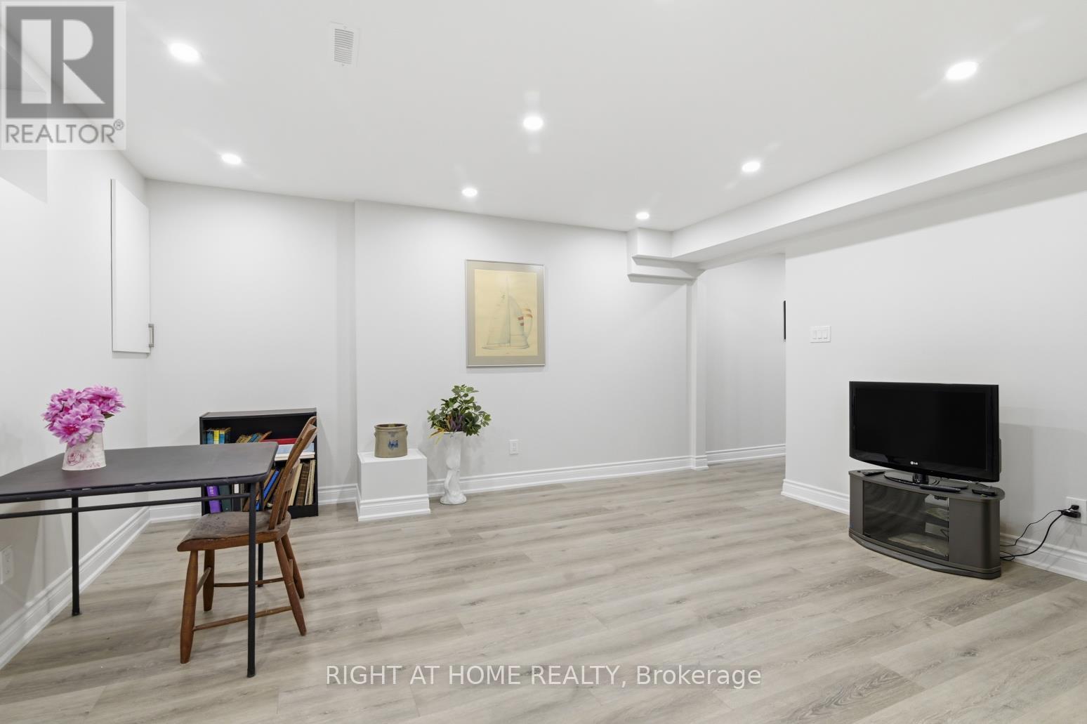 20 TILLEY DRIVE - 27