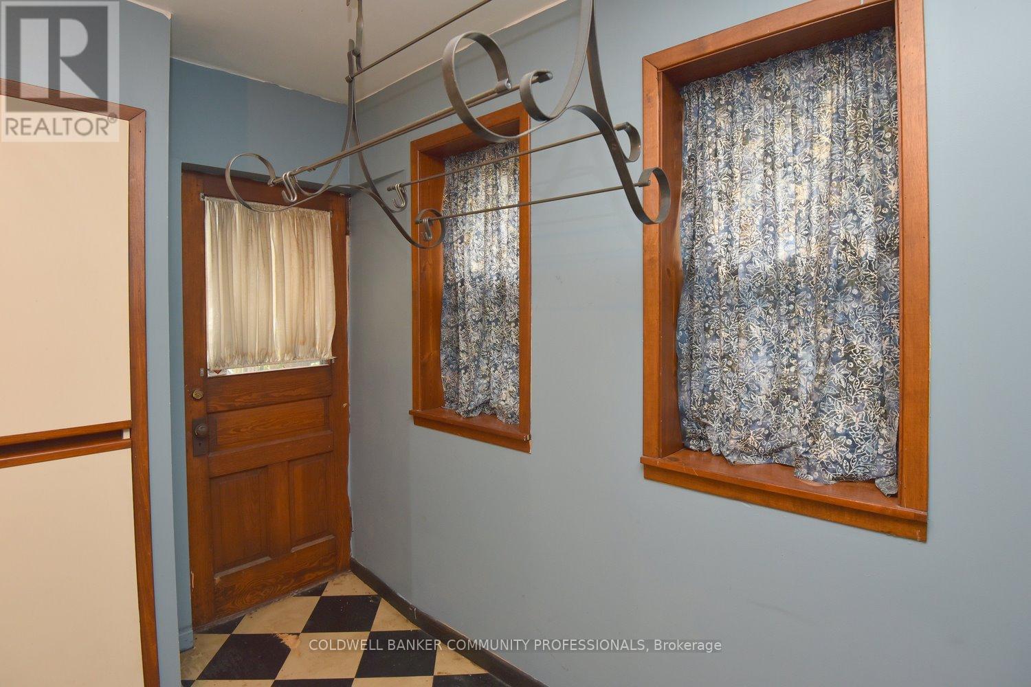 128 HESS STREET S - 16