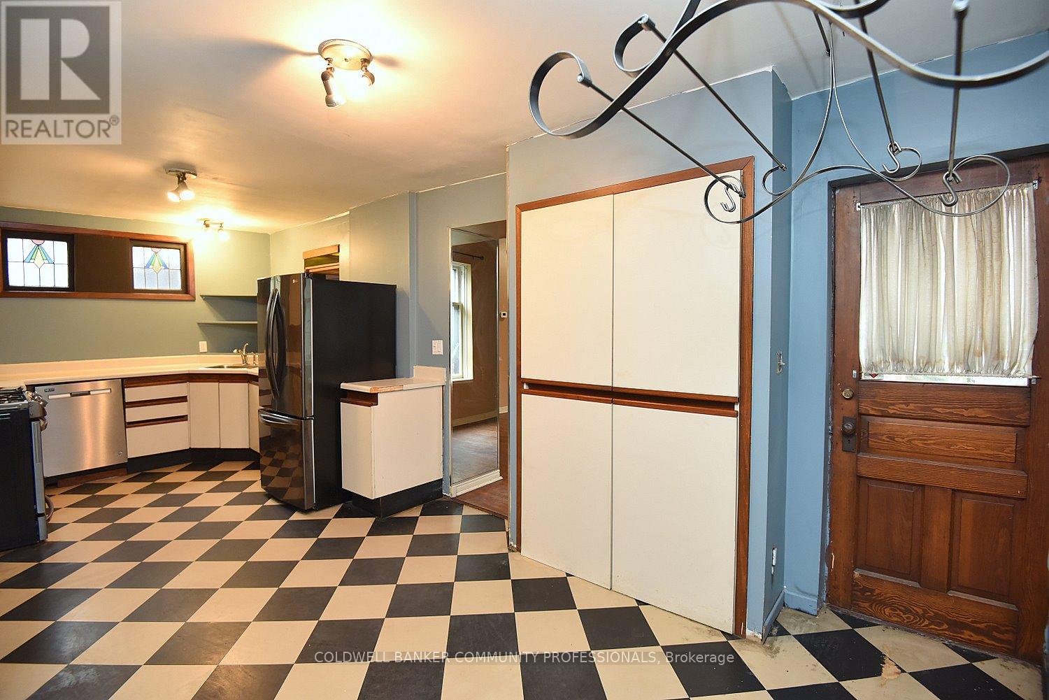 128 HESS STREET S - 17