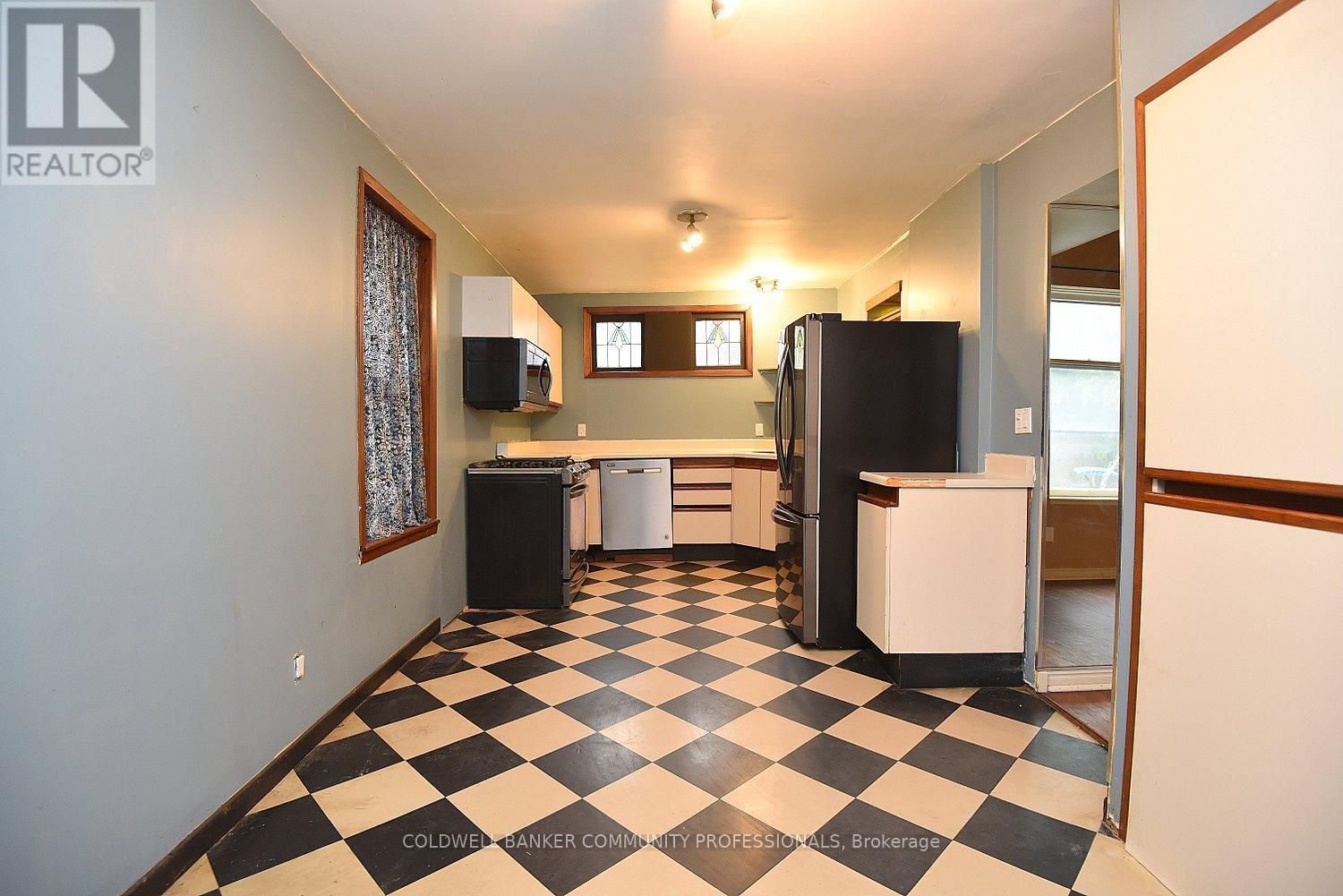 128 HESS STREET S - 20