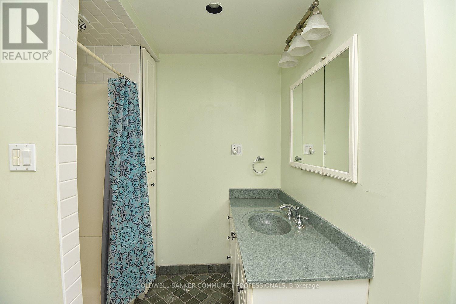 128 HESS STREET S - 31