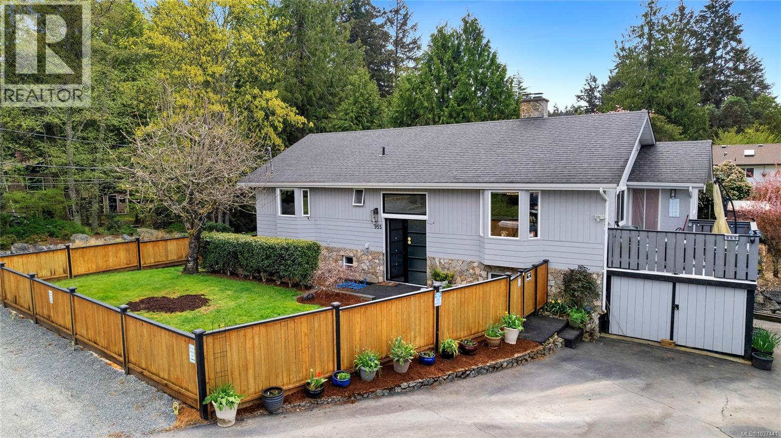 955 Sluggett Rd, Central Saanich
