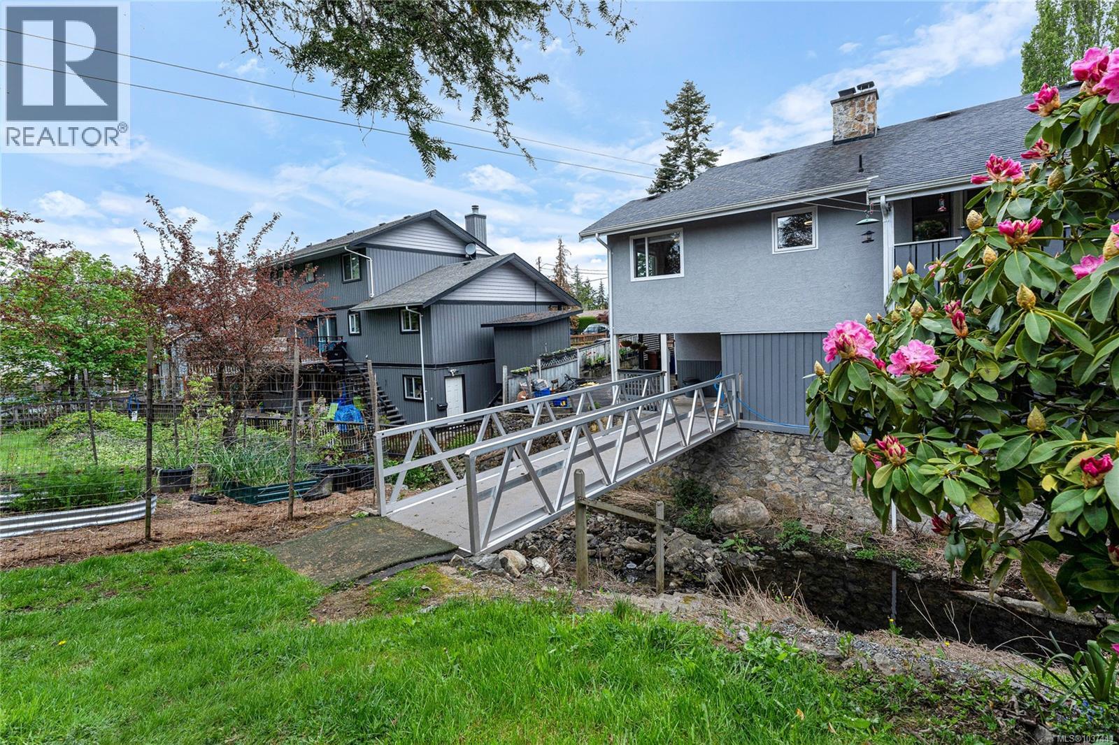 955 Sluggett Rd, Central Saanich