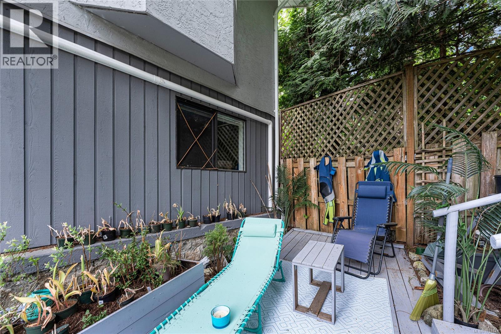955 Sluggett Rd, Central Saanich