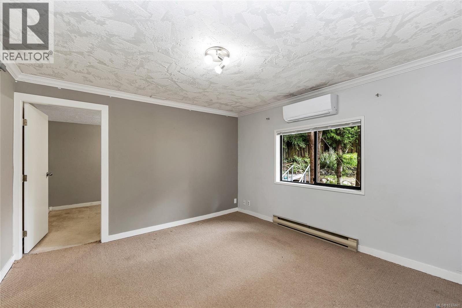 955 Sluggett Rd, Central Saanich