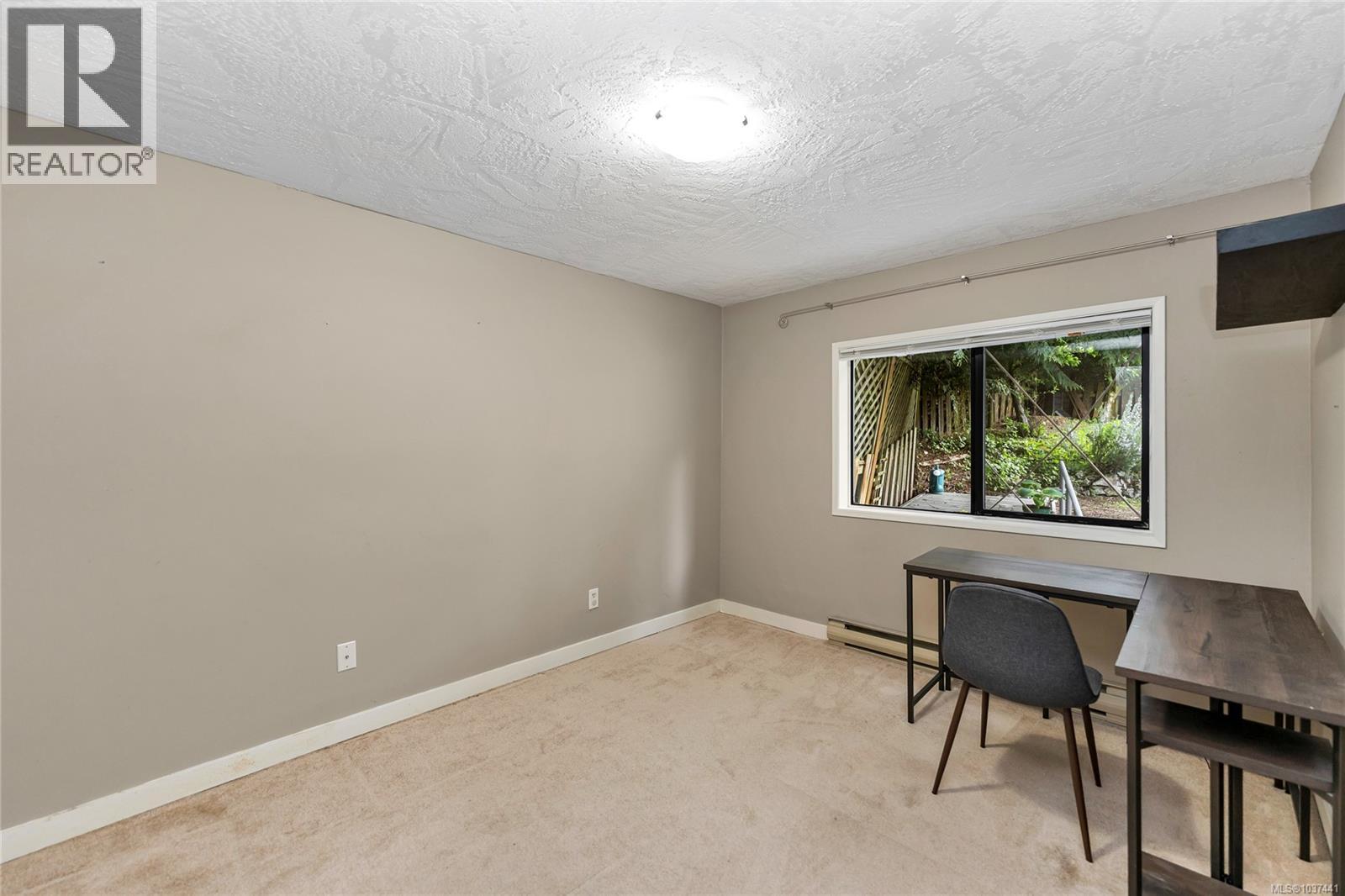 955 Sluggett Rd - 45