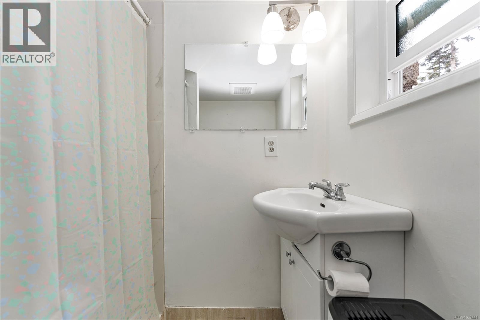 955 Sluggett Rd, Central Saanich
