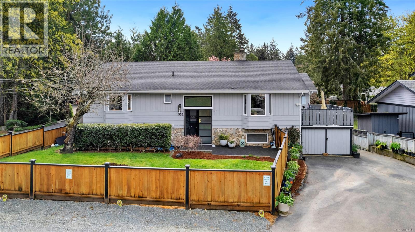 955 Sluggett Rd, Central Saanich