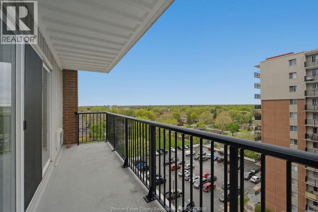 #1008 8591 RIVERSIDE DRIVE East - 12
