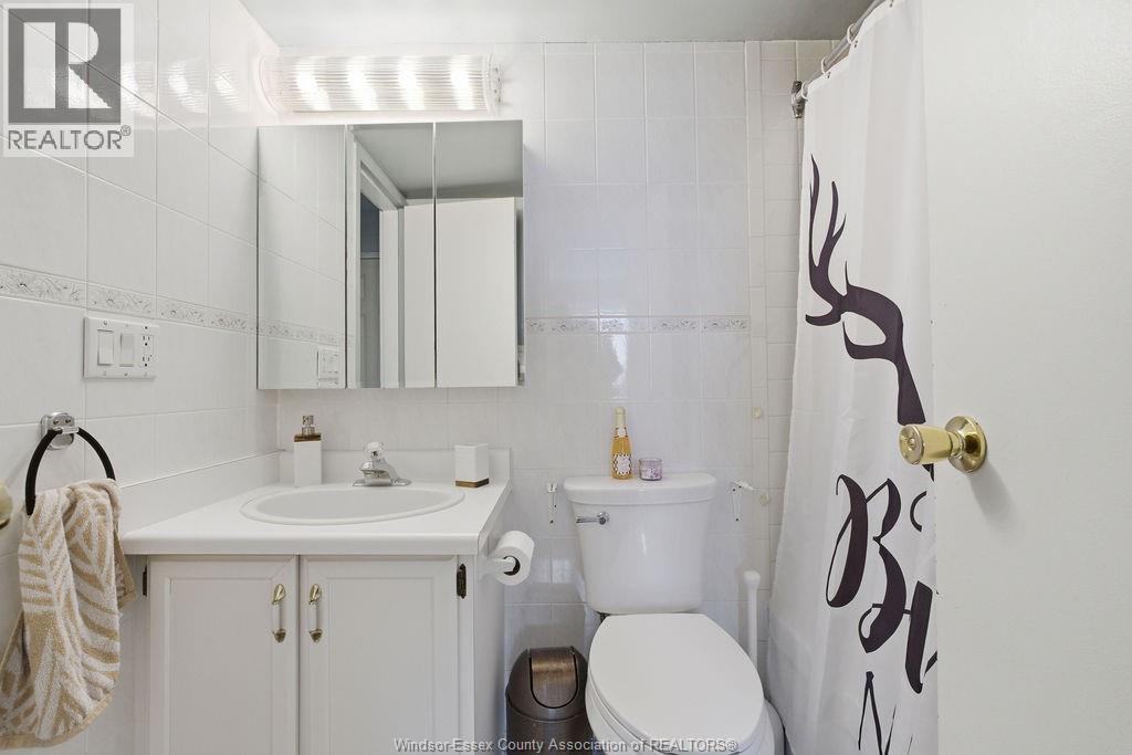 #1008 8591 RIVERSIDE DRIVE East - 17