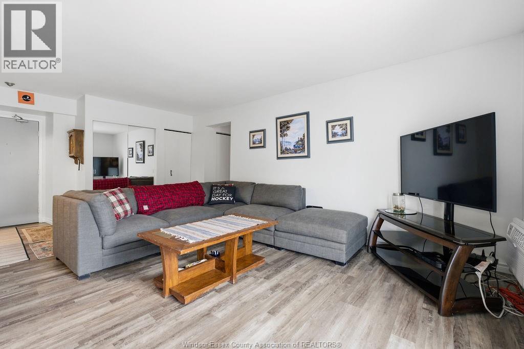 #1008 8591 RIVERSIDE DRIVE East - 4