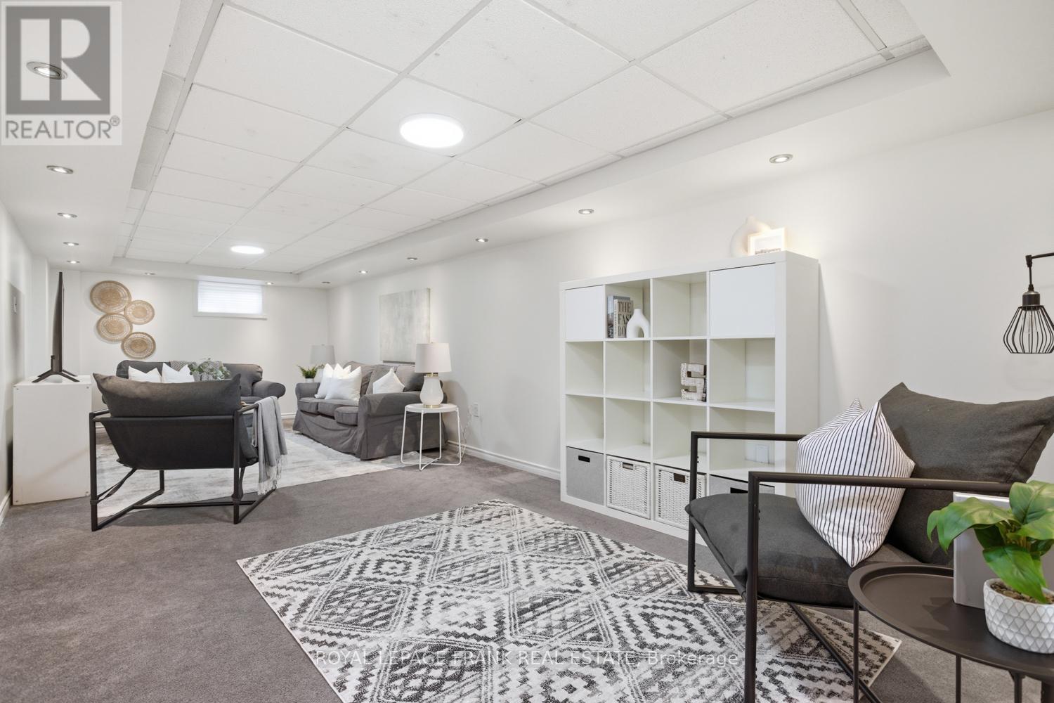 449 LANARK DRIVE - 23