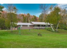 106b Ch. De La Montagne, L Ile Du Grand Calumet, QC J0X1J0 Photo 17