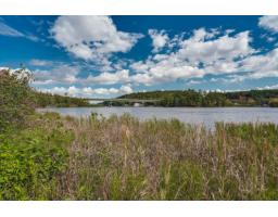 106b Ch. De La Montagne, L Ile Du Grand Calumet, QC J0X1J0 Photo 12