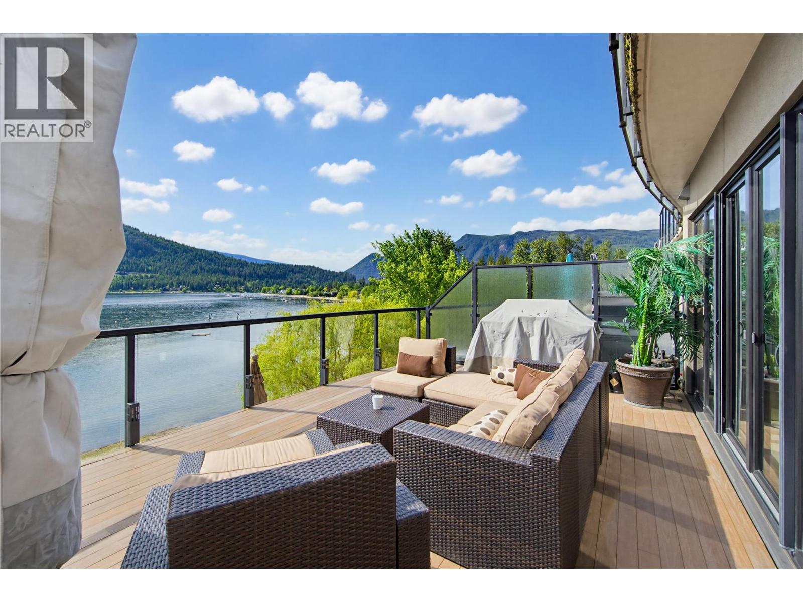 404 326 Mara Lake Lane, Sicamous
