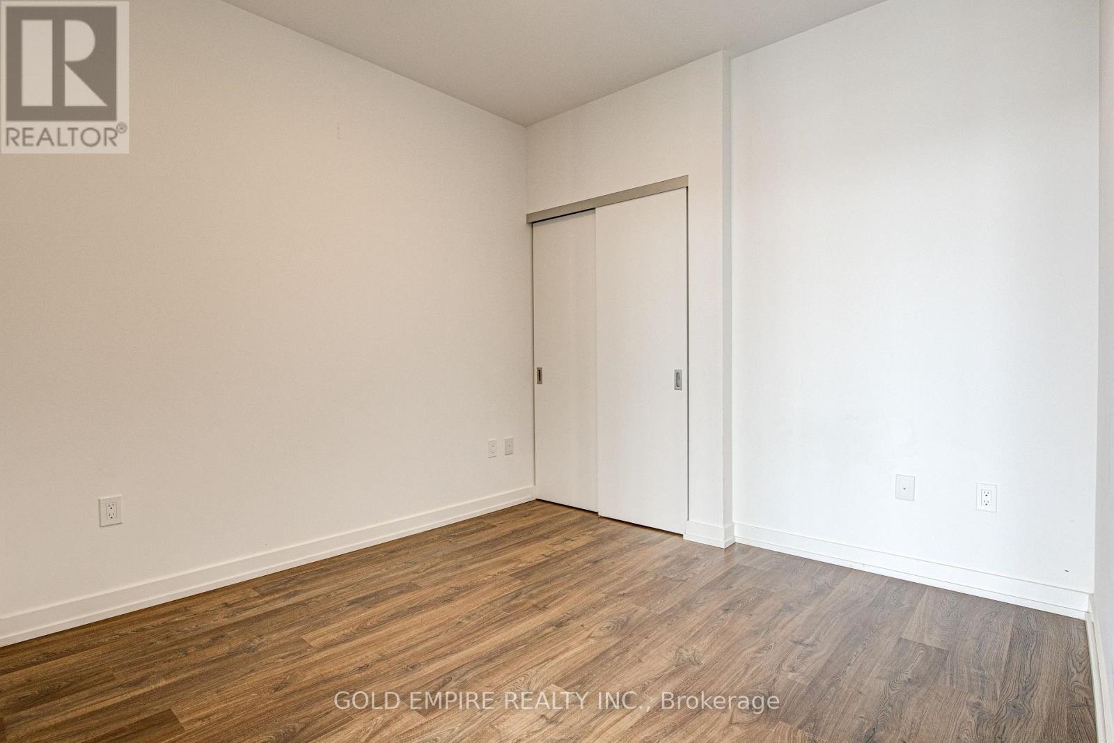 #2905 15 WELLINGTON STREET S - 24