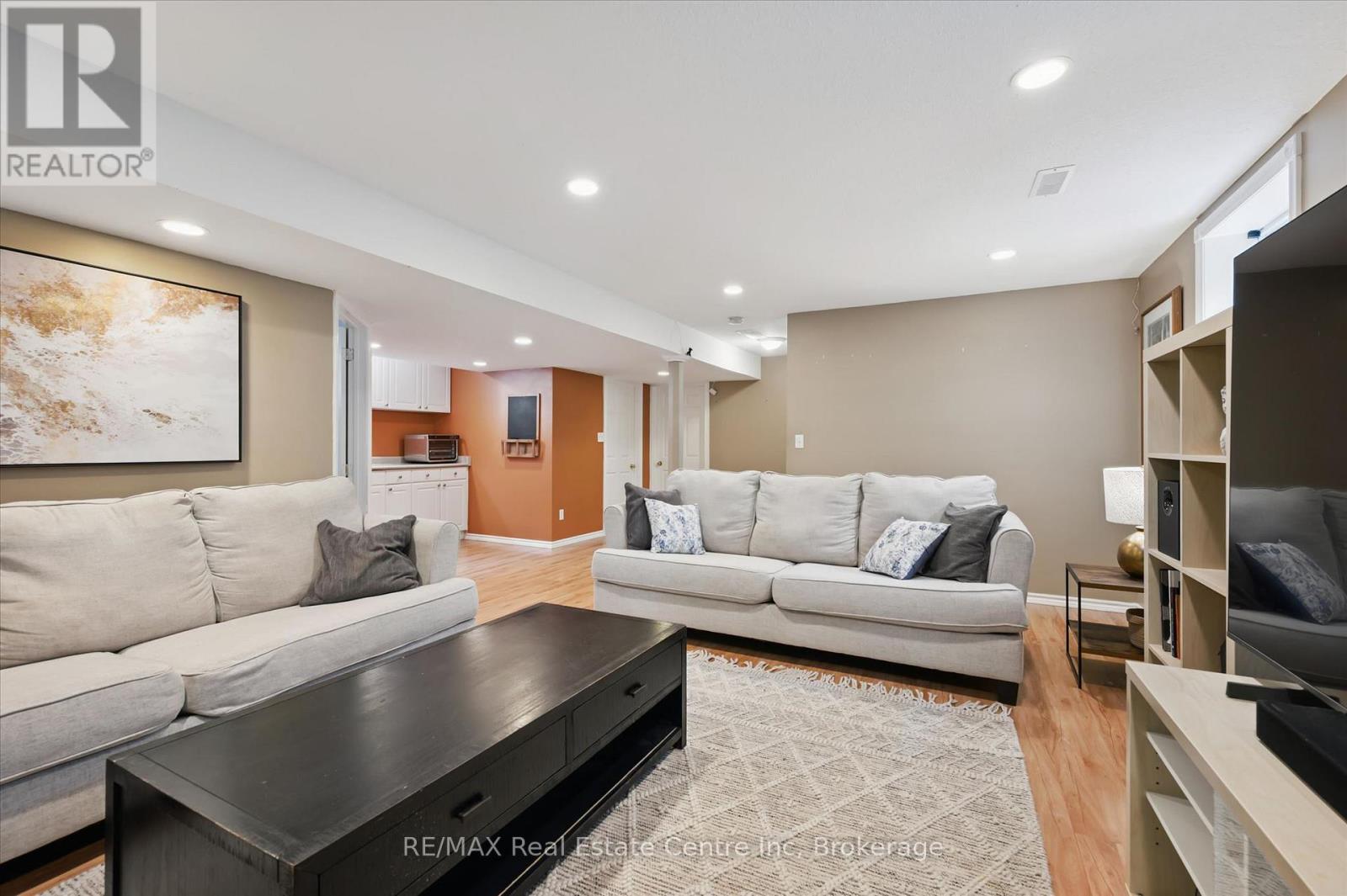 124 GIBBONS DRIVE - 33