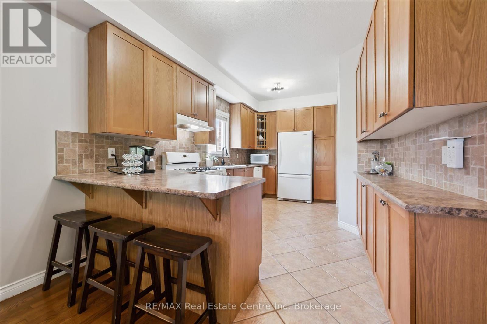 124 GIBBONS DRIVE - 8