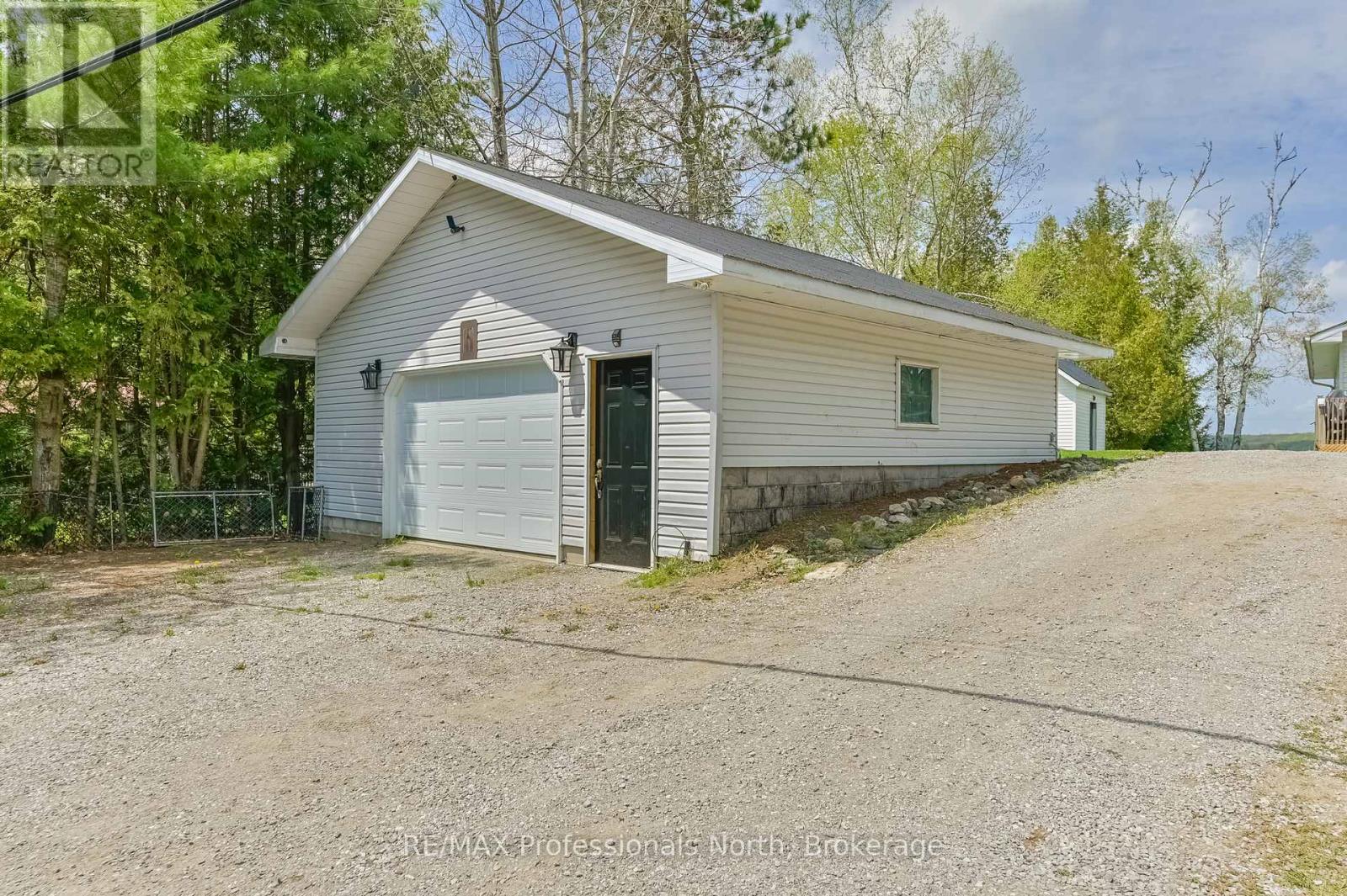 1031 LODGE LANE - 42