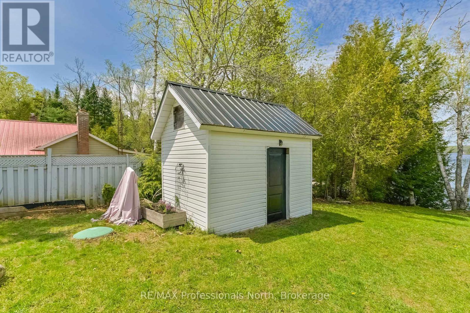 1031 LODGE LANE - 48