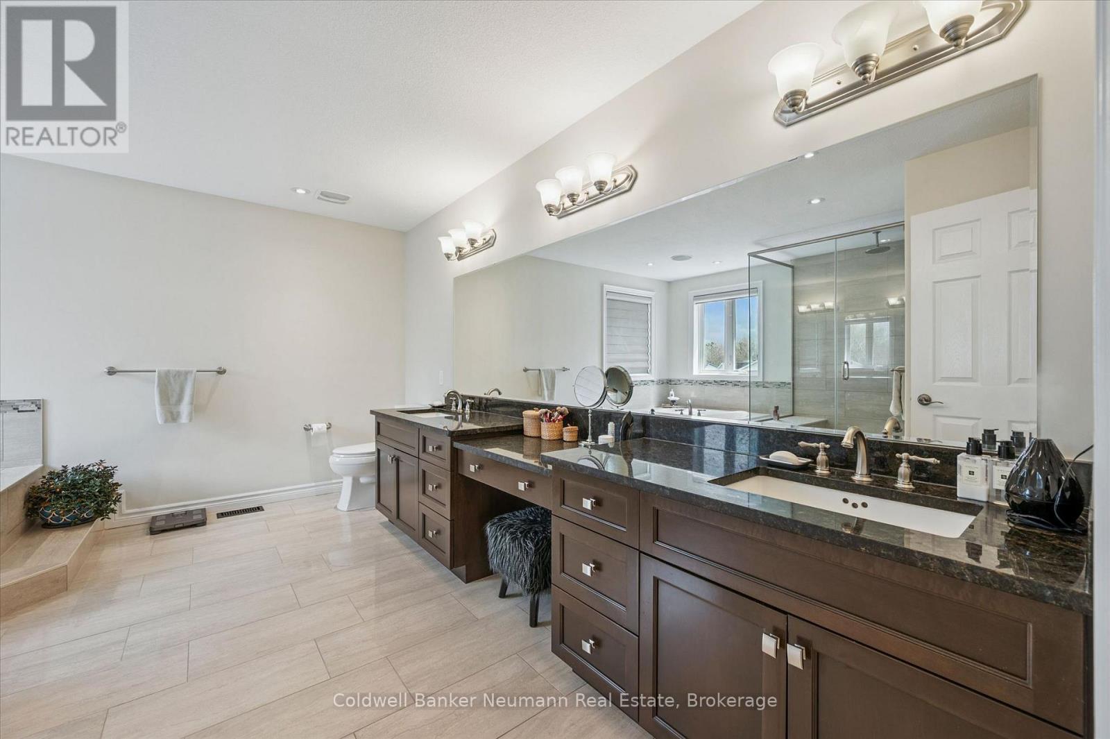 51 COX COURT - 19