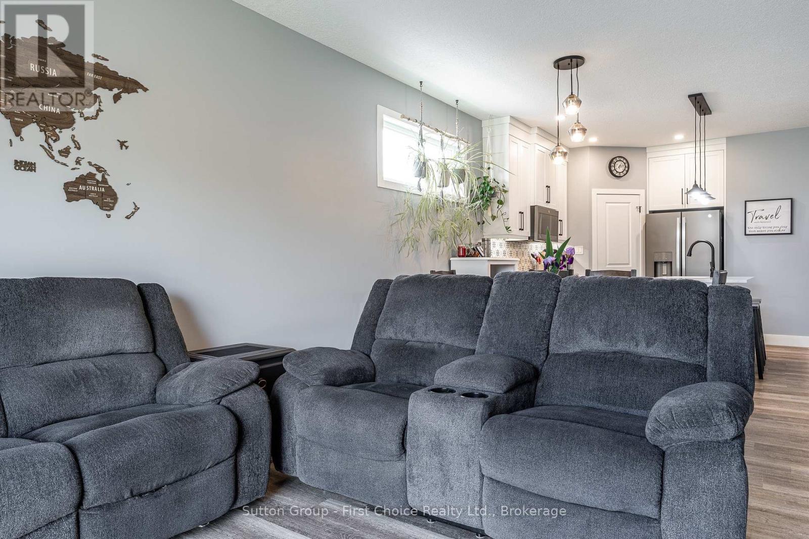 135 EGAN AVENUE - 12