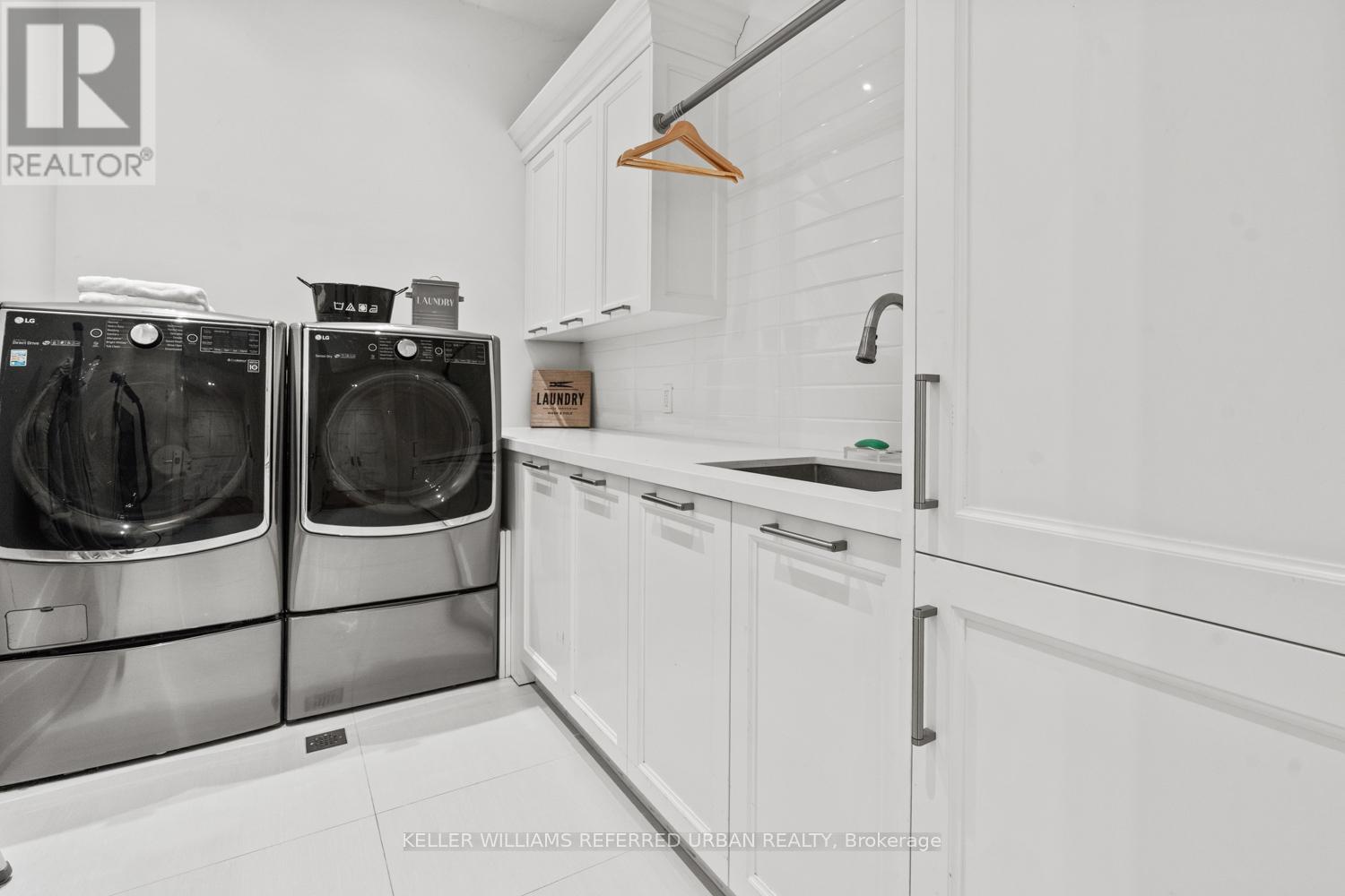 45 NORDEN CRESCENT - 37