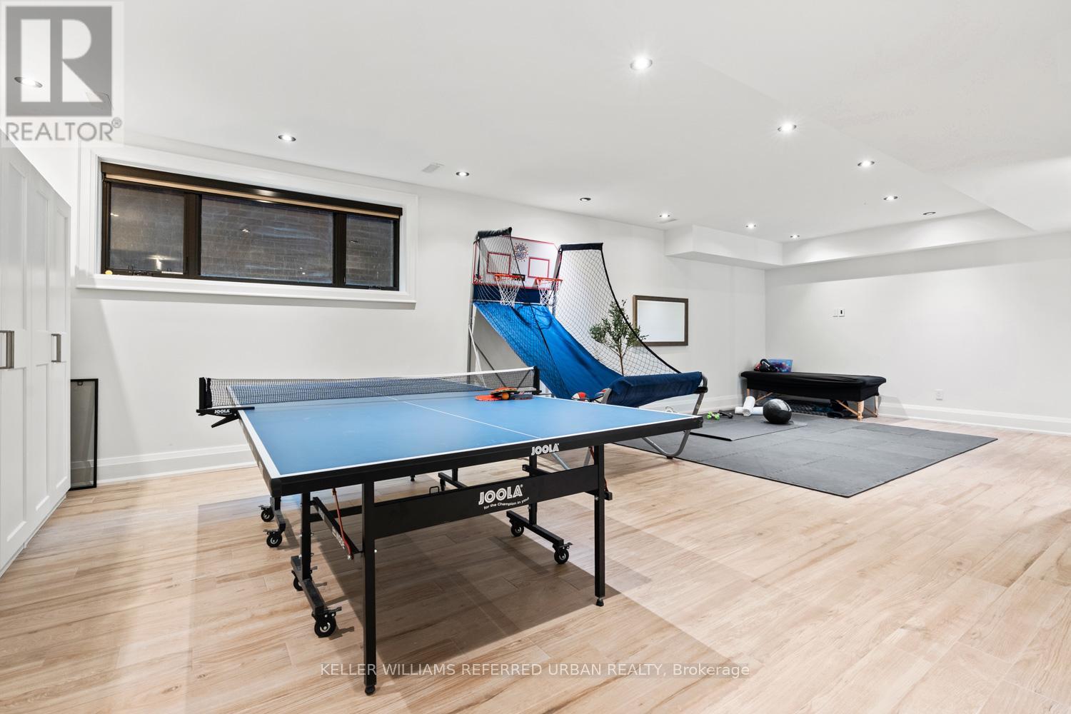 45 NORDEN CRESCENT - 40