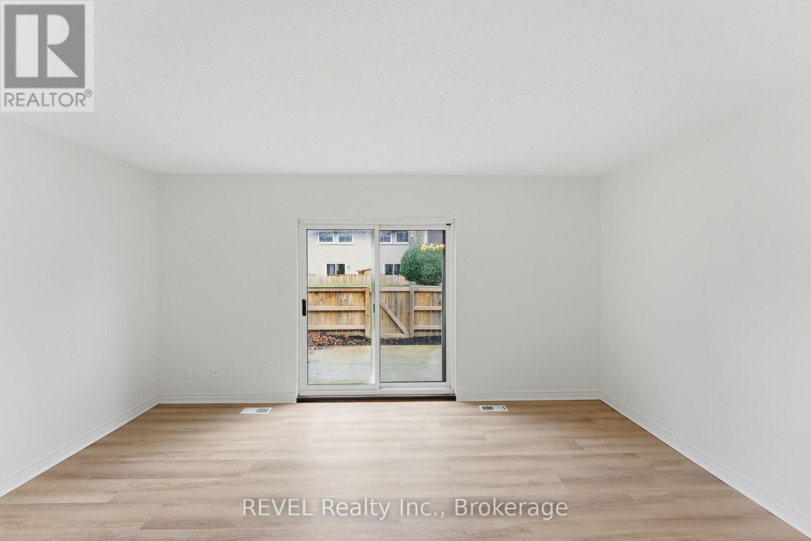 #15 151 LINWELL ROAD - 13