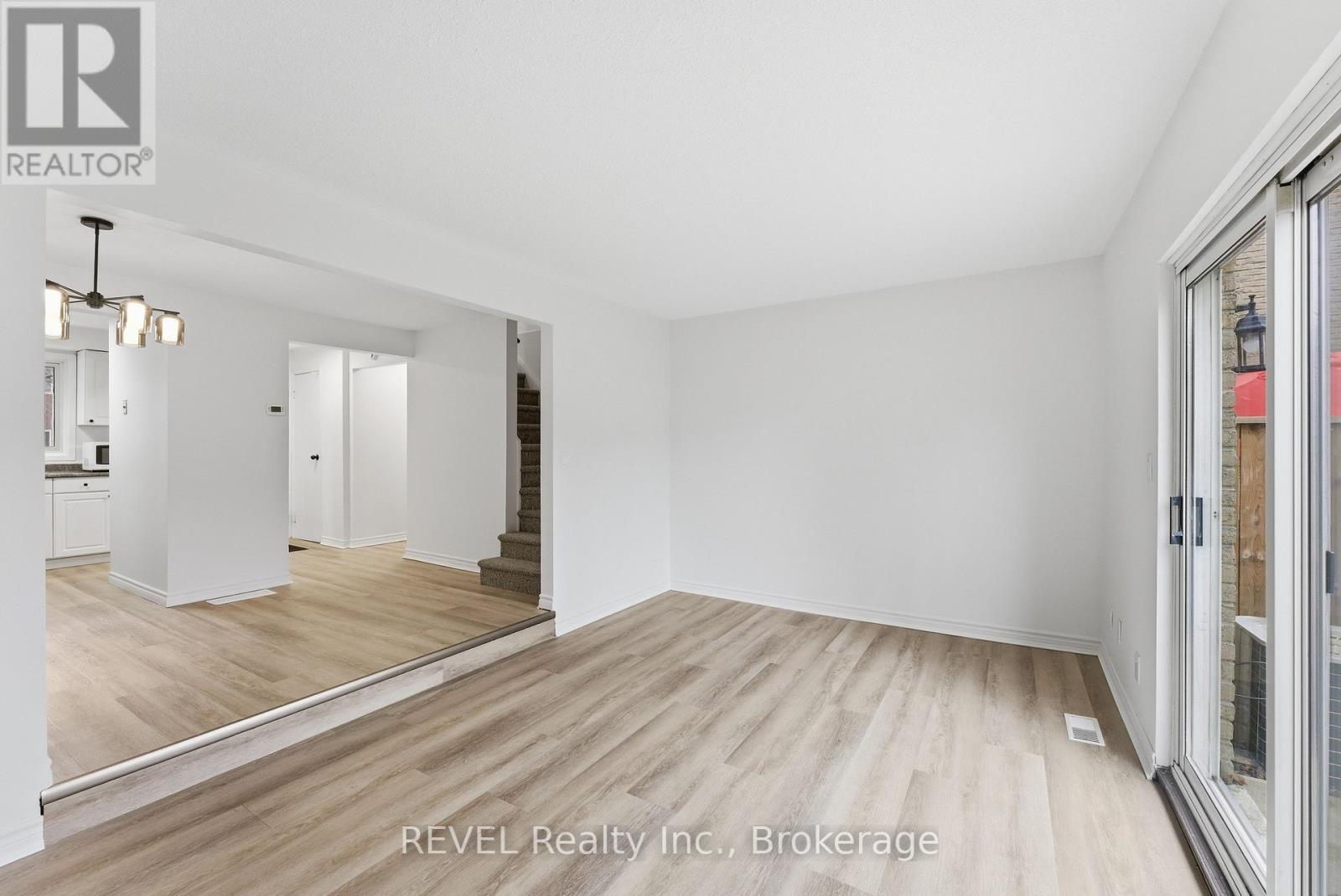 #15 151 LINWELL ROAD - 16