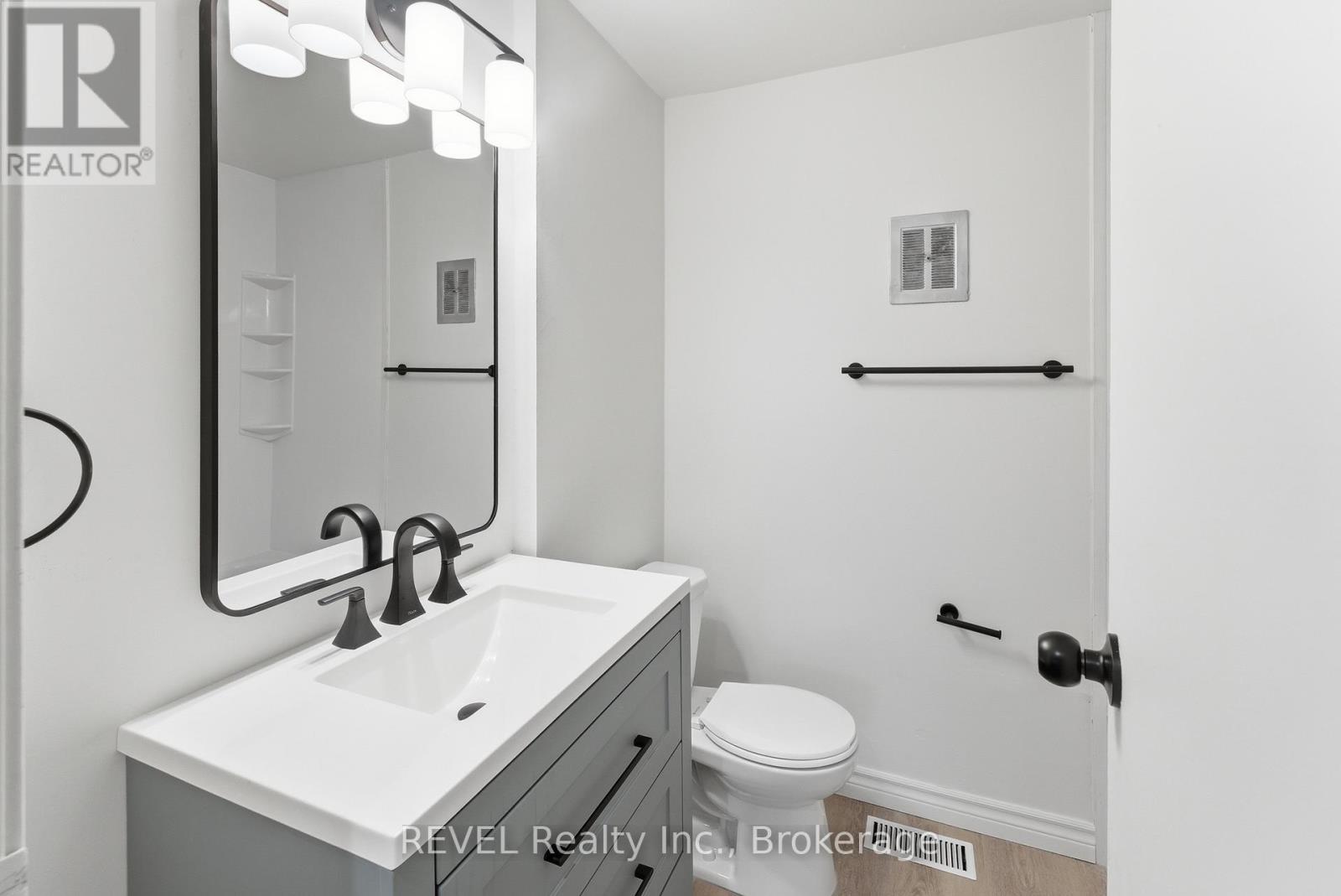 #15 151 LINWELL ROAD - 21
