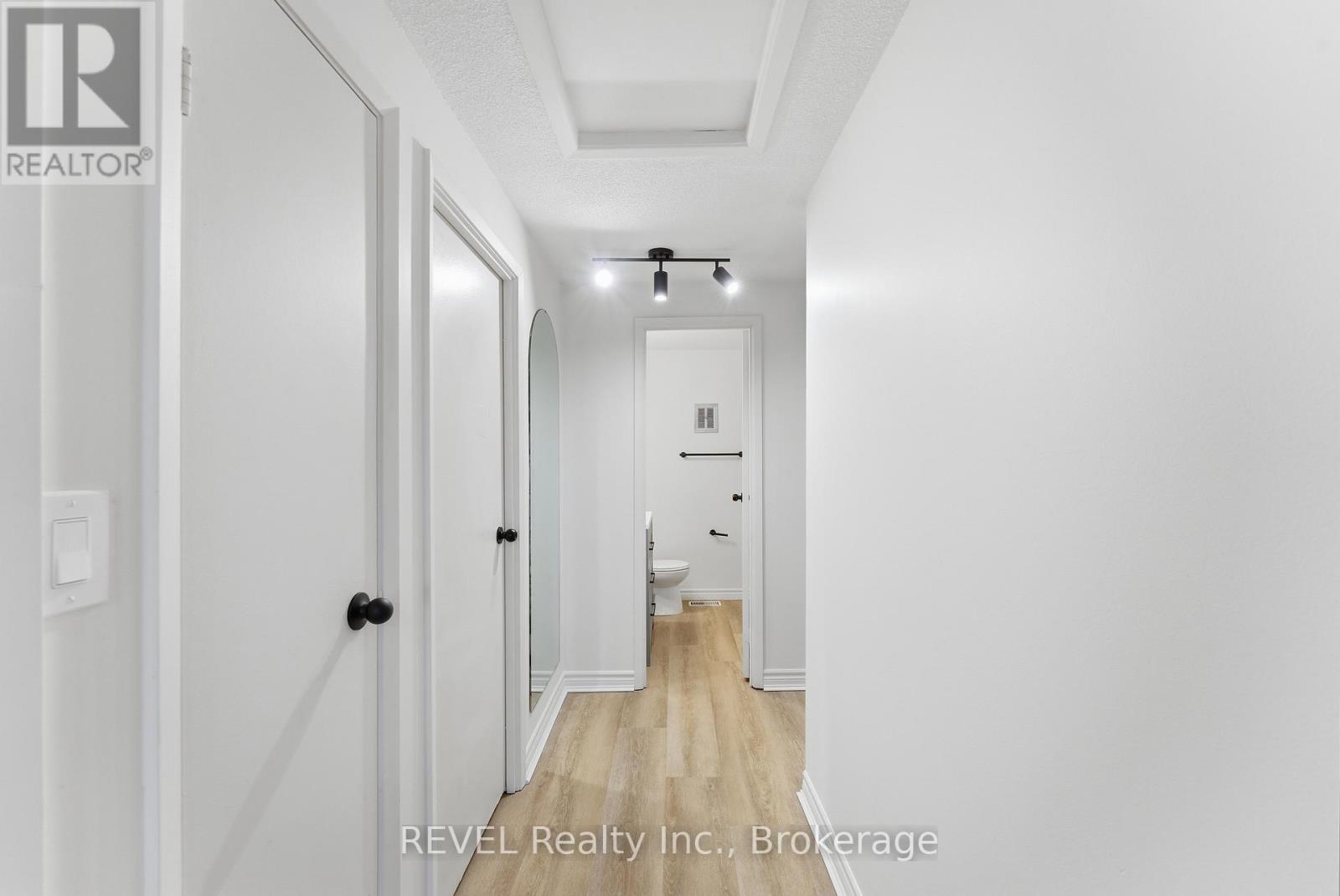 #15 151 LINWELL ROAD - 22