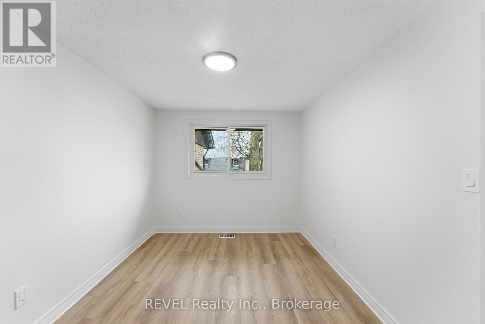 #15 151 LINWELL ROAD - 24