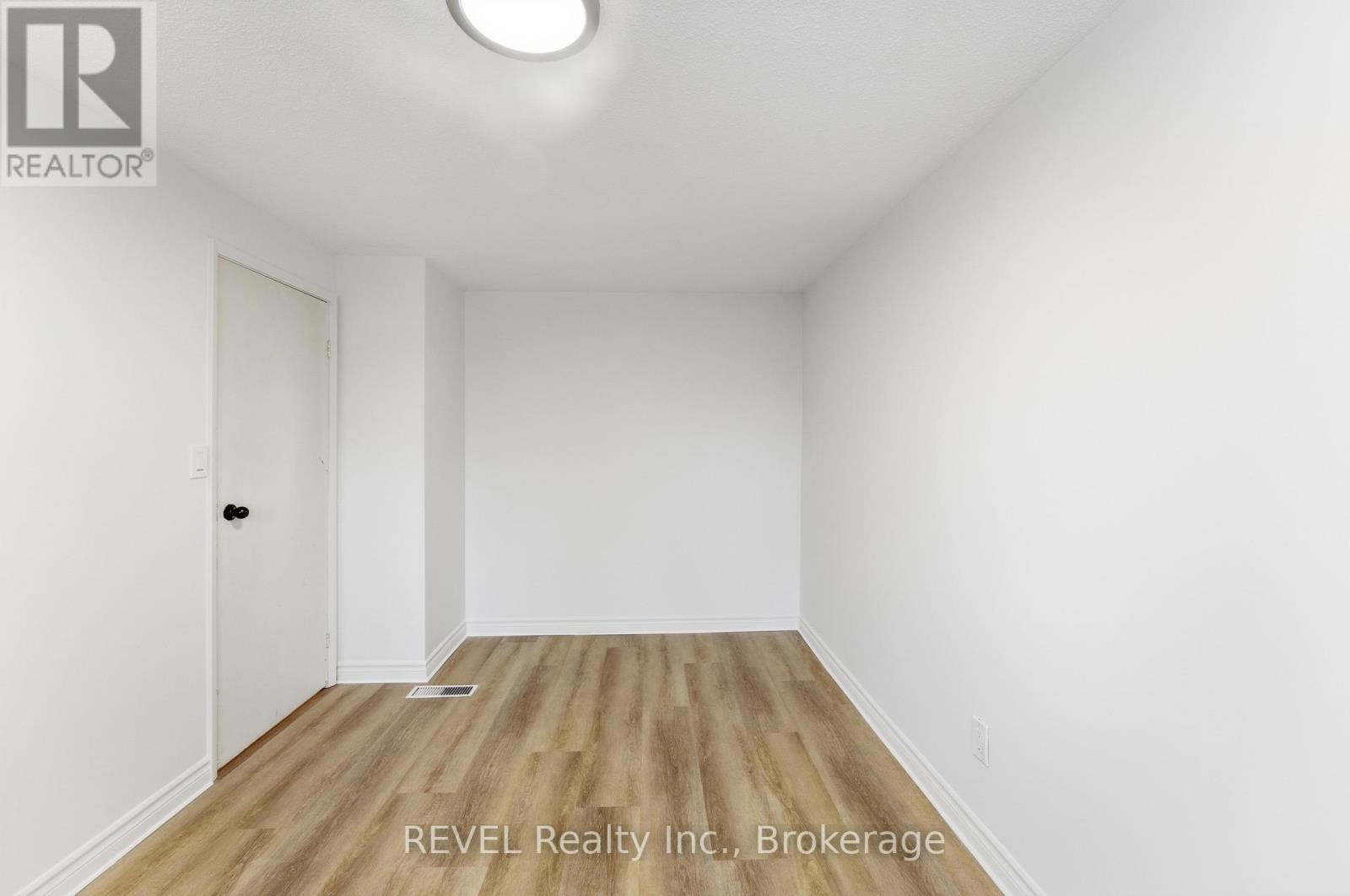 #15 151 LINWELL ROAD - 25