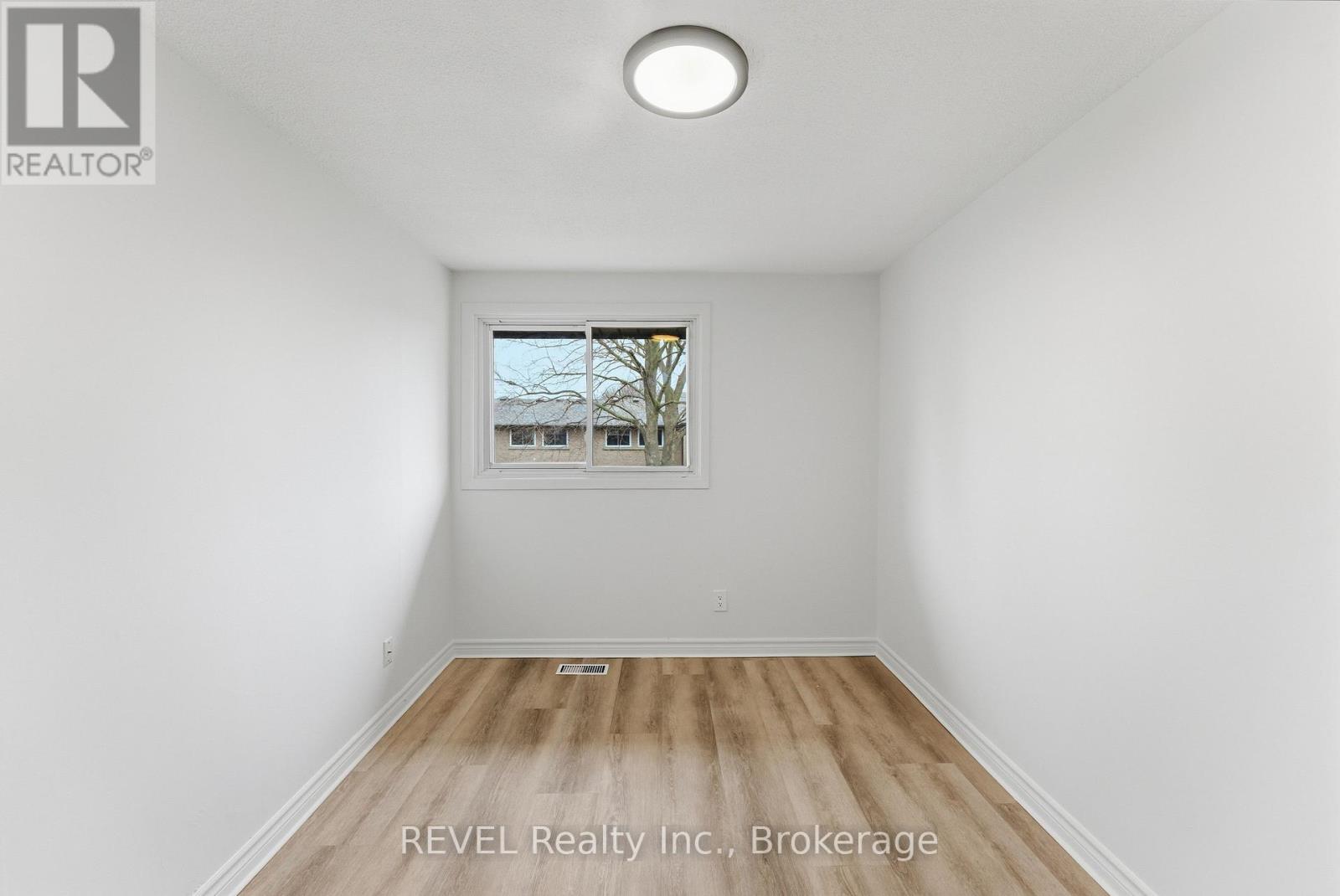 #15 151 LINWELL ROAD - 28