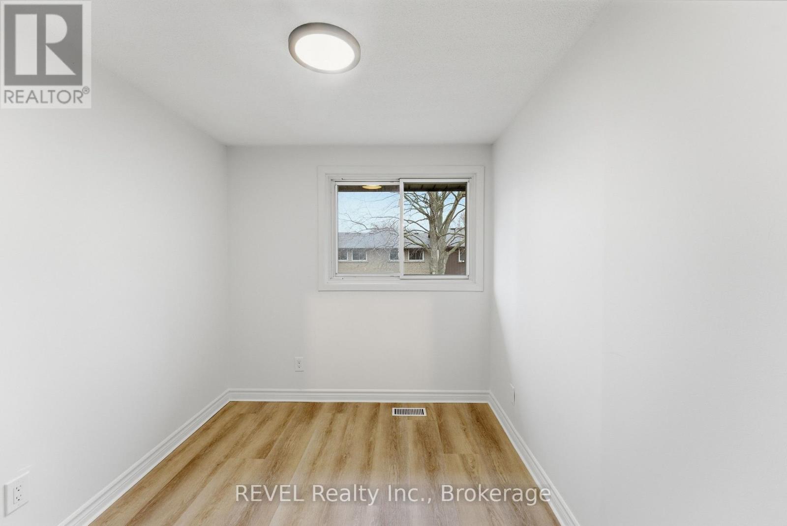 #15 151 LINWELL ROAD - 31