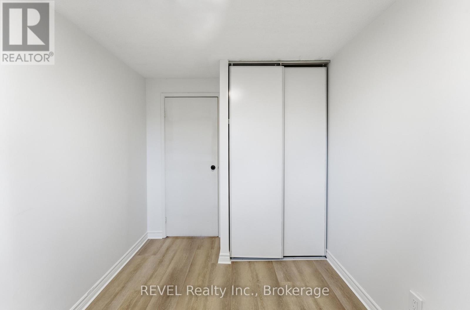 #15 151 LINWELL ROAD - 32