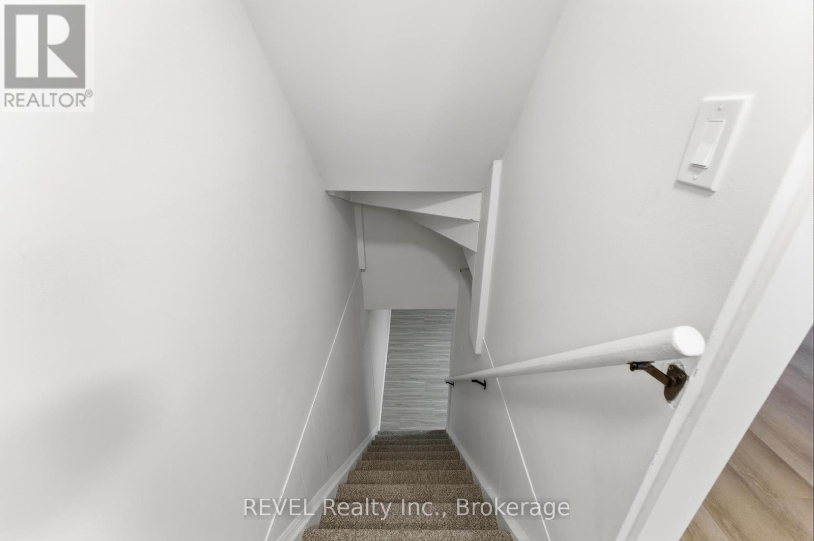 #15 151 LINWELL ROAD - 33