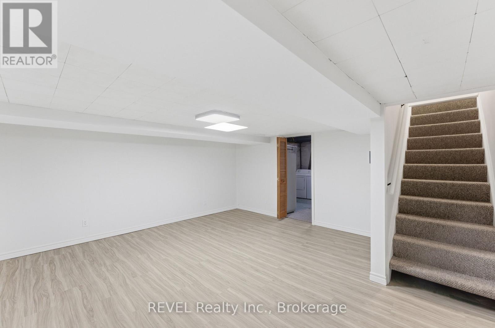 #15 151 LINWELL ROAD - 34