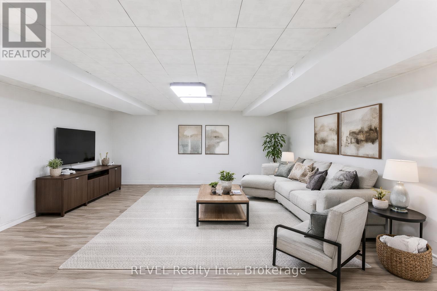 #15 151 LINWELL ROAD - 38