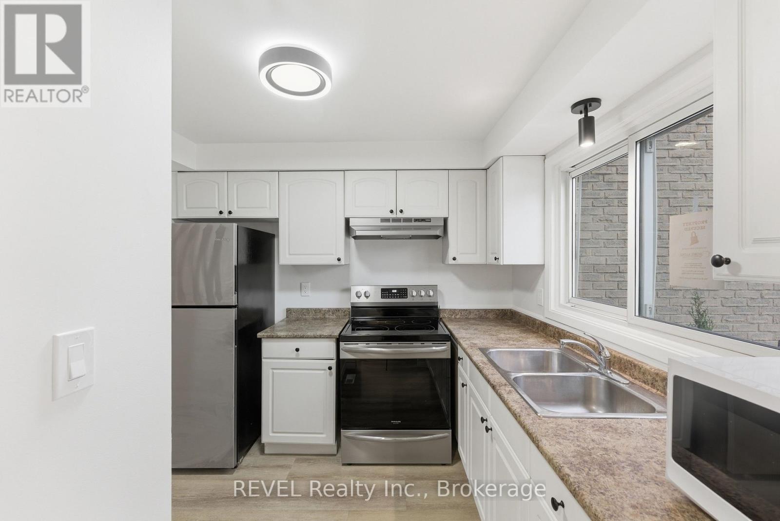 #15 151 LINWELL ROAD - 4